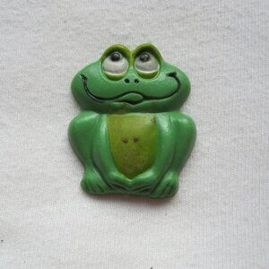 Vintage Plastic Fridge Magnet: 1.5" Frog looking up